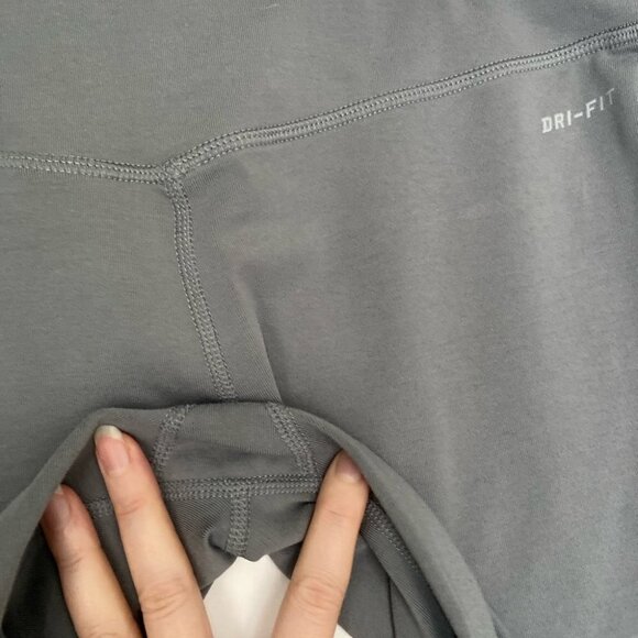NIKE Dri-Fit Grey Capri Leggings, Great condition, Women’s Size Medium - Picture 4 of 6